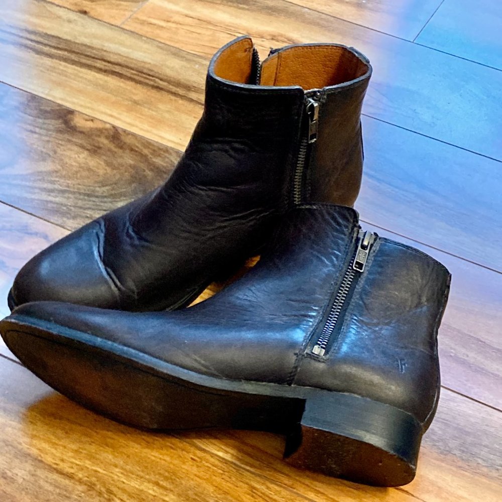FRYE Carly Double Zip Leather Ankle Boots, full grain leather 9